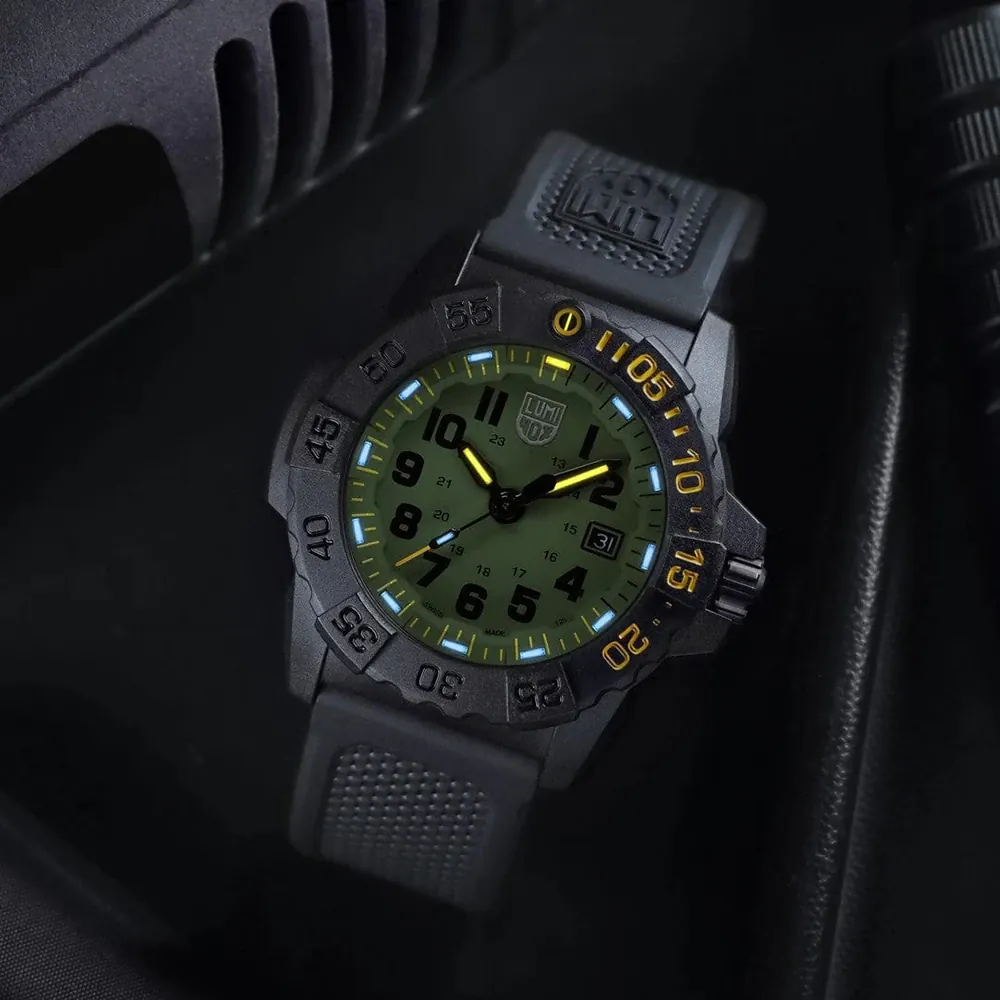 Quick Cash Draw - Win £450 tax-free cash or Luminox Navy Seal Foundation Watch Gift Set - Image 8
