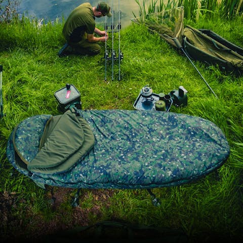 Trakker Levelite Oval MF-HDR Wide Sleep System or £525 Tax-free Cash